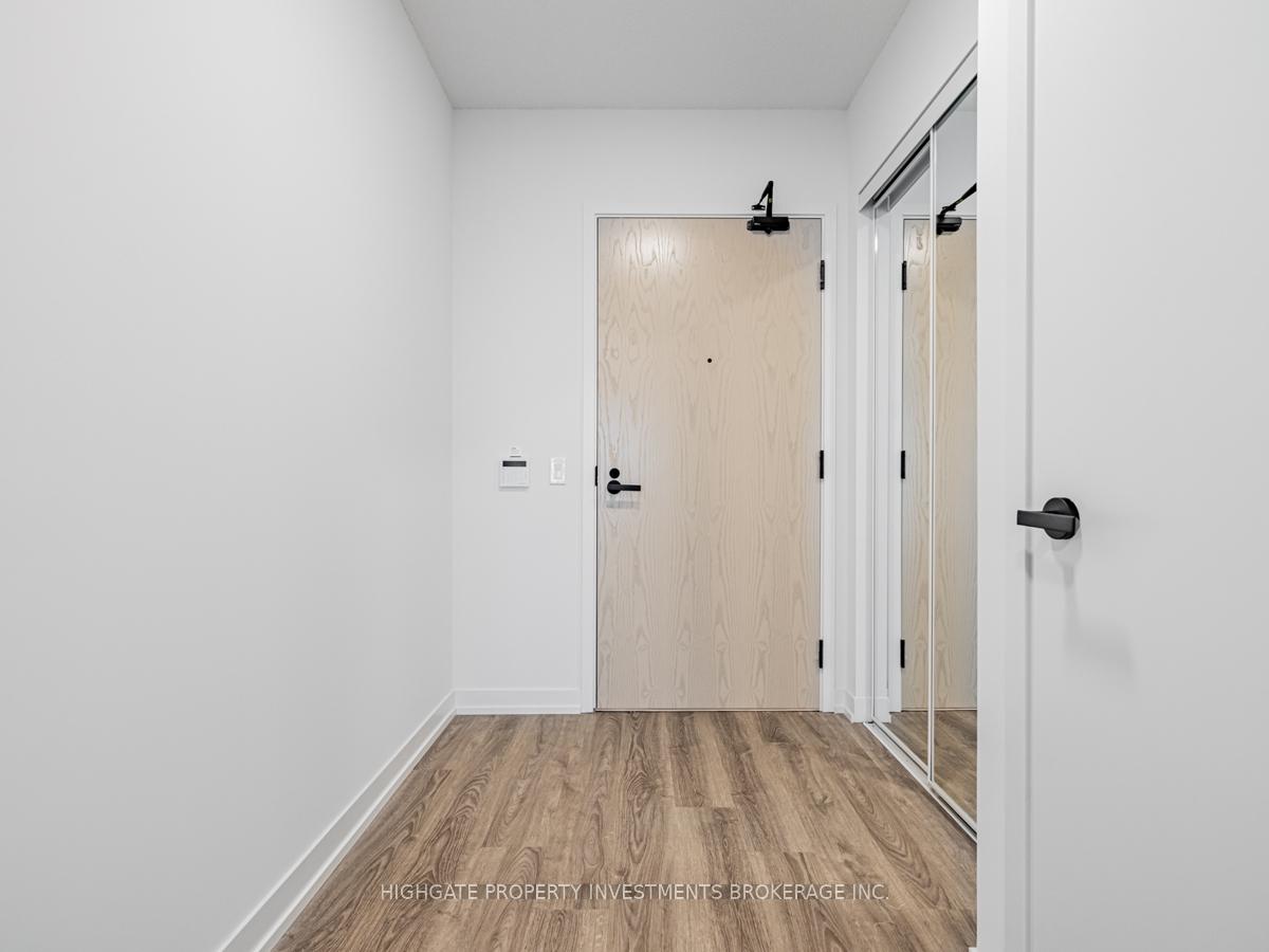 Photo 2 of Unit 2011, 195 Commerce Street, Vaughan, Vaughan Corporate Centre — HOMEH