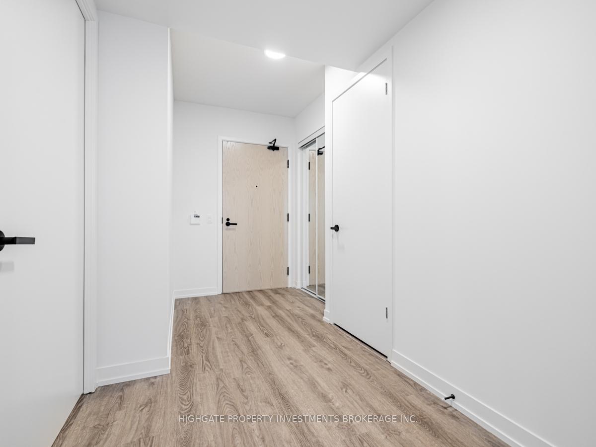 Photo 3 of Unit 2011, 195 Commerce Street, Vaughan, Vaughan Corporate Centre — HOMEH