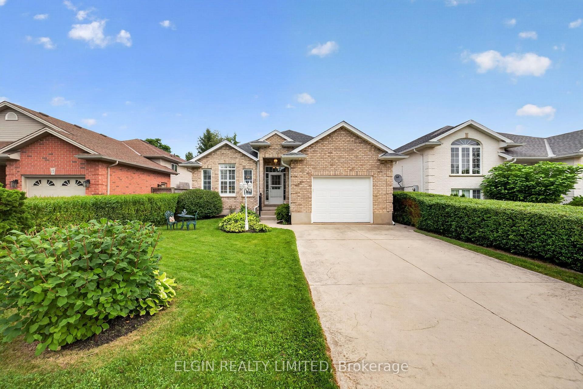 Photo 2 of 17 Steeplechase Court, St. Thomas — HOMEH