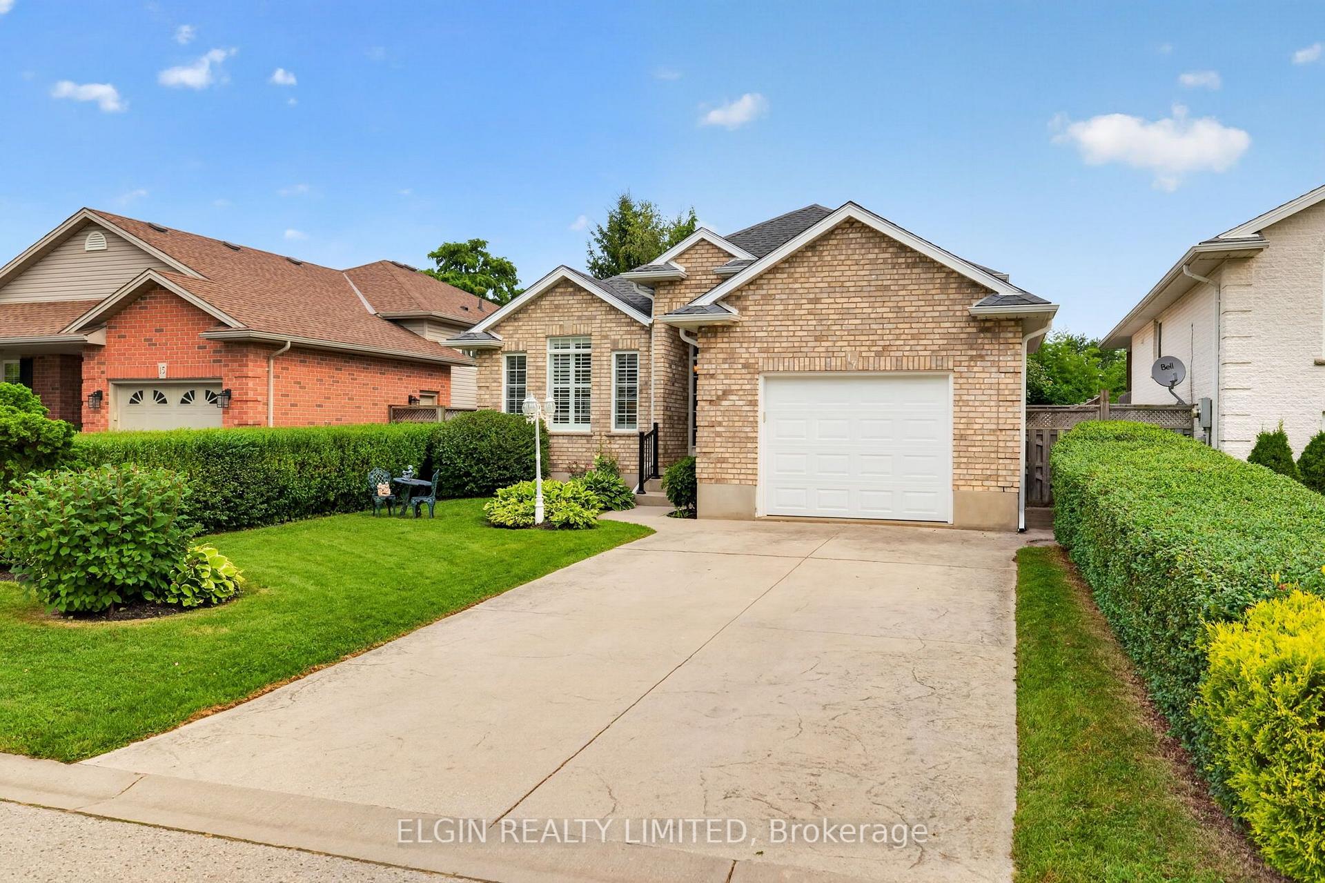 Photo 3 of 17 Steeplechase Court, St. Thomas — HOMEH
