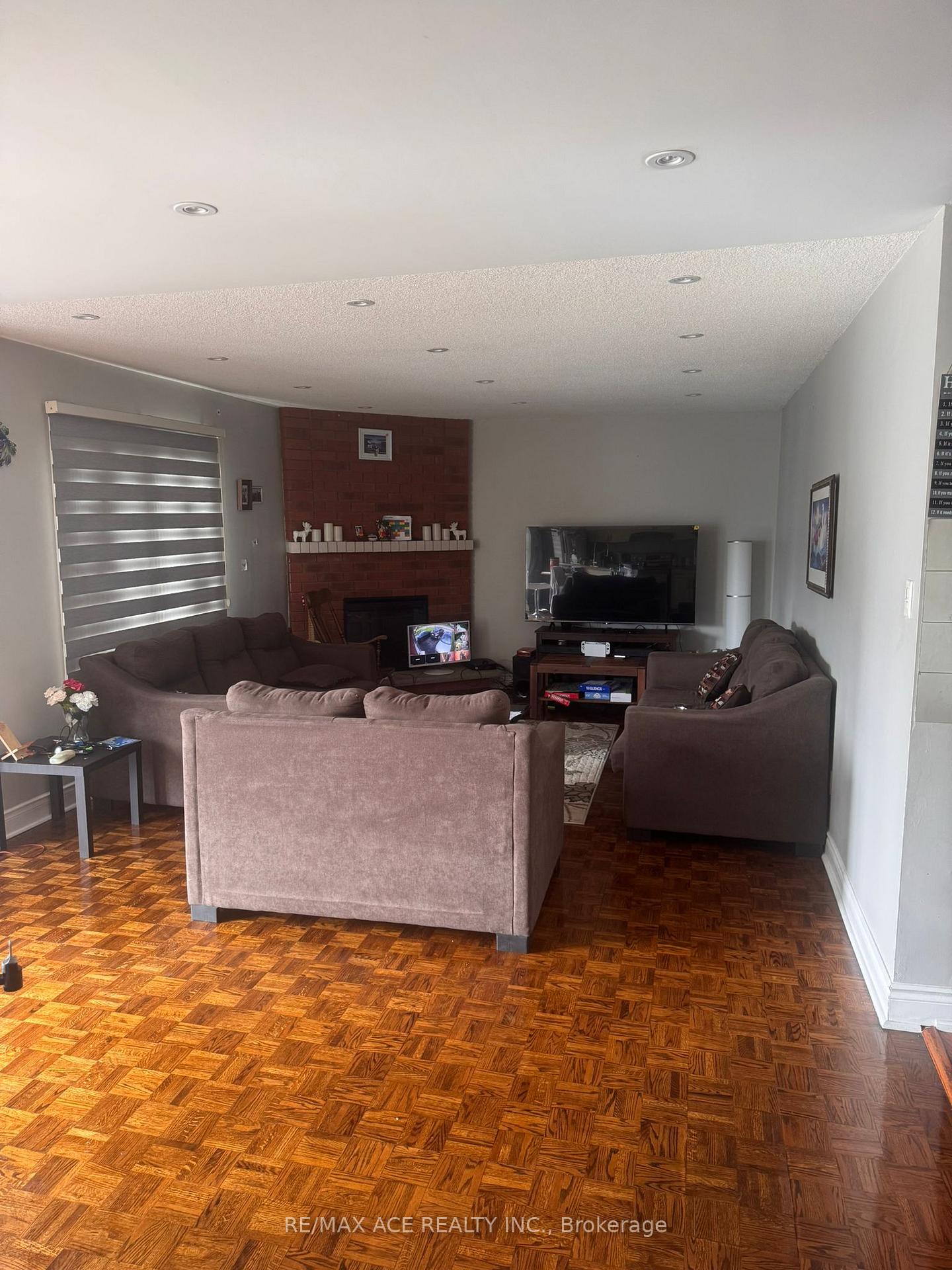 Photo 4 of 26 Brownridge Court N, Brampton, Fletcher's Creek South — HOMEH