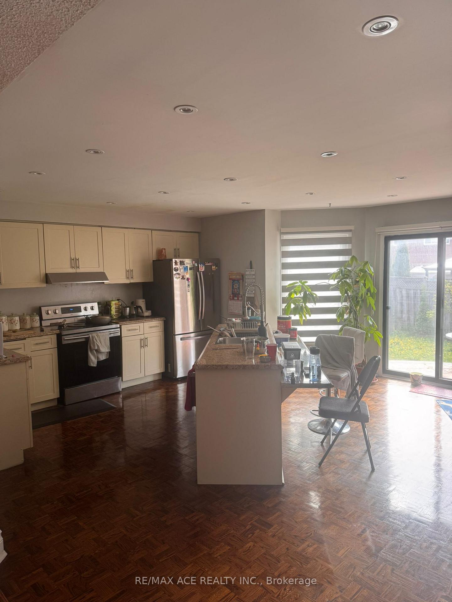 Photo 5 of 26 Brownridge Court N, Brampton, Fletcher's Creek South — HOMEH