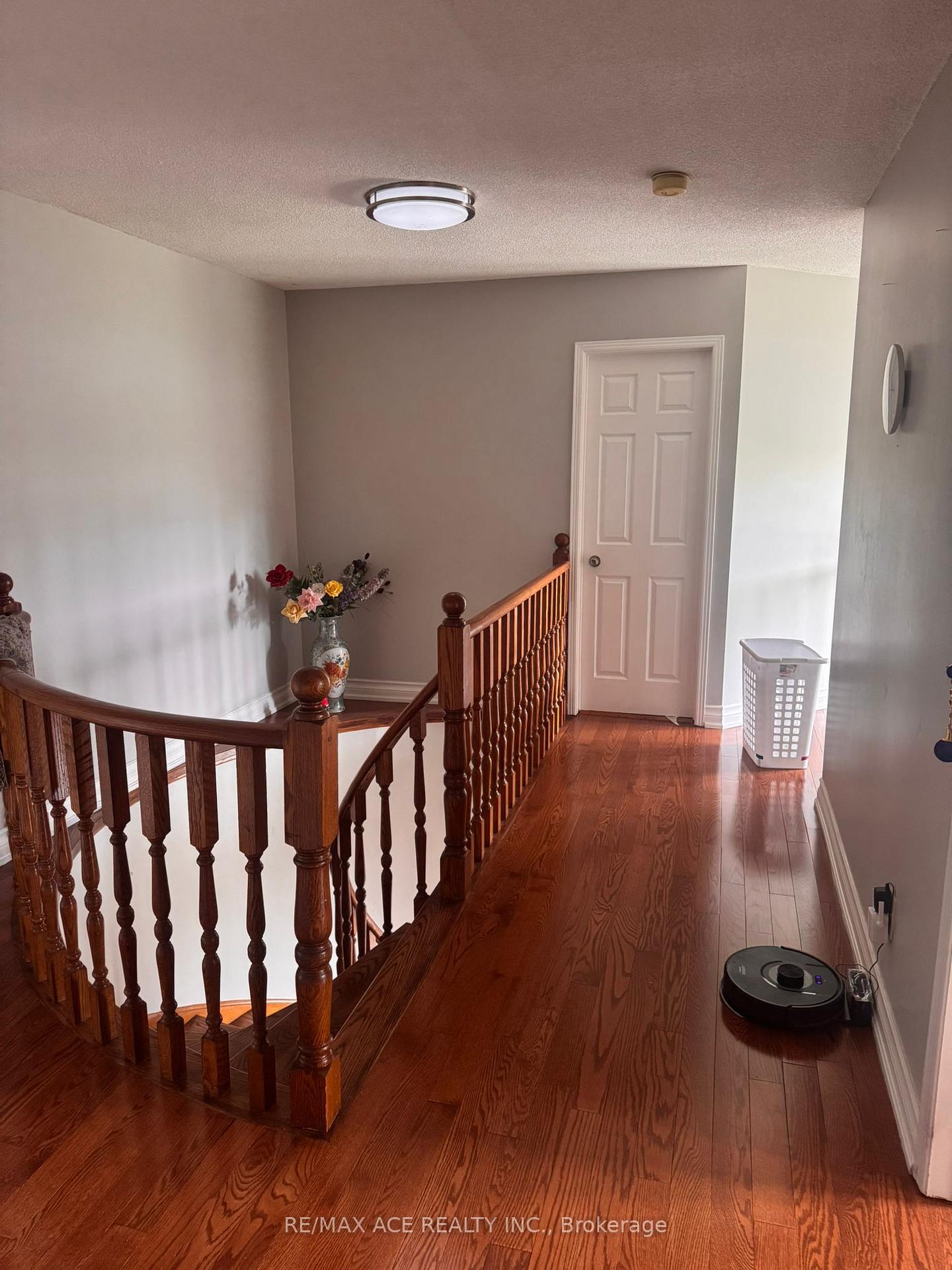 Photo 9 of 26 Brownridge Court N, Brampton, Fletcher's Creek South — HOMEH