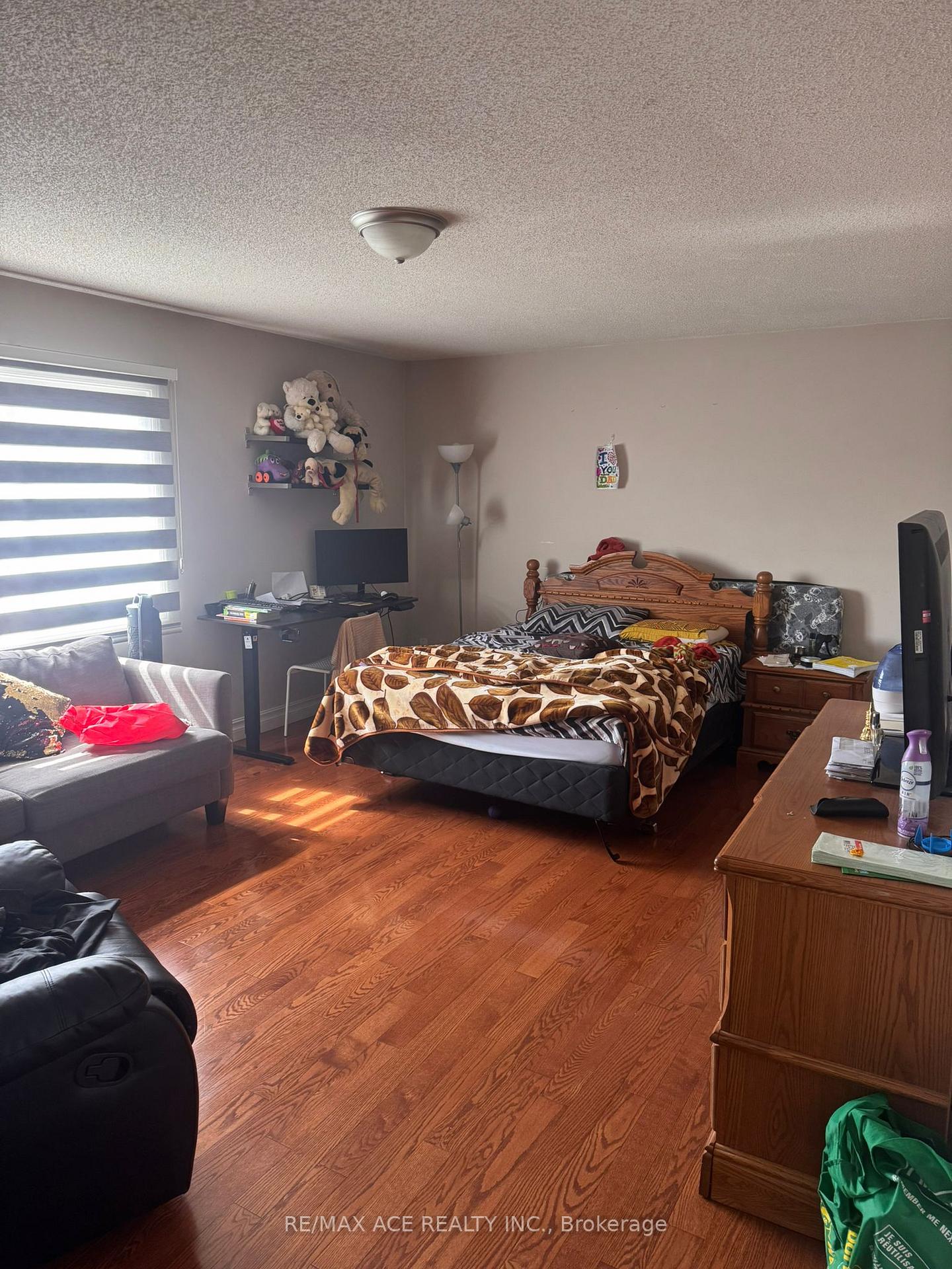 Photo 10 of 26 Brownridge Court N, Brampton, Fletcher's Creek South — HOMEH