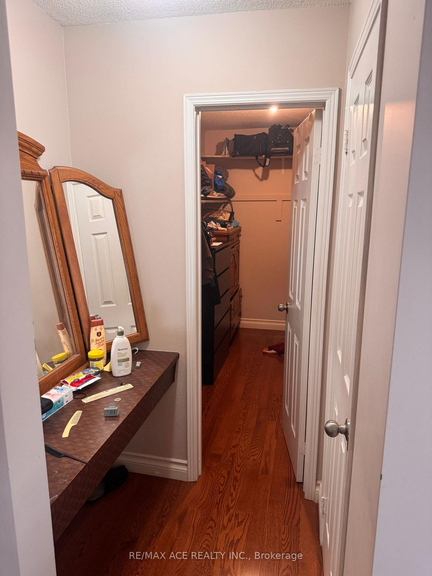 Photo 11 of 26 Brownridge Court N, Brampton, Fletcher's Creek South — HOMEH
