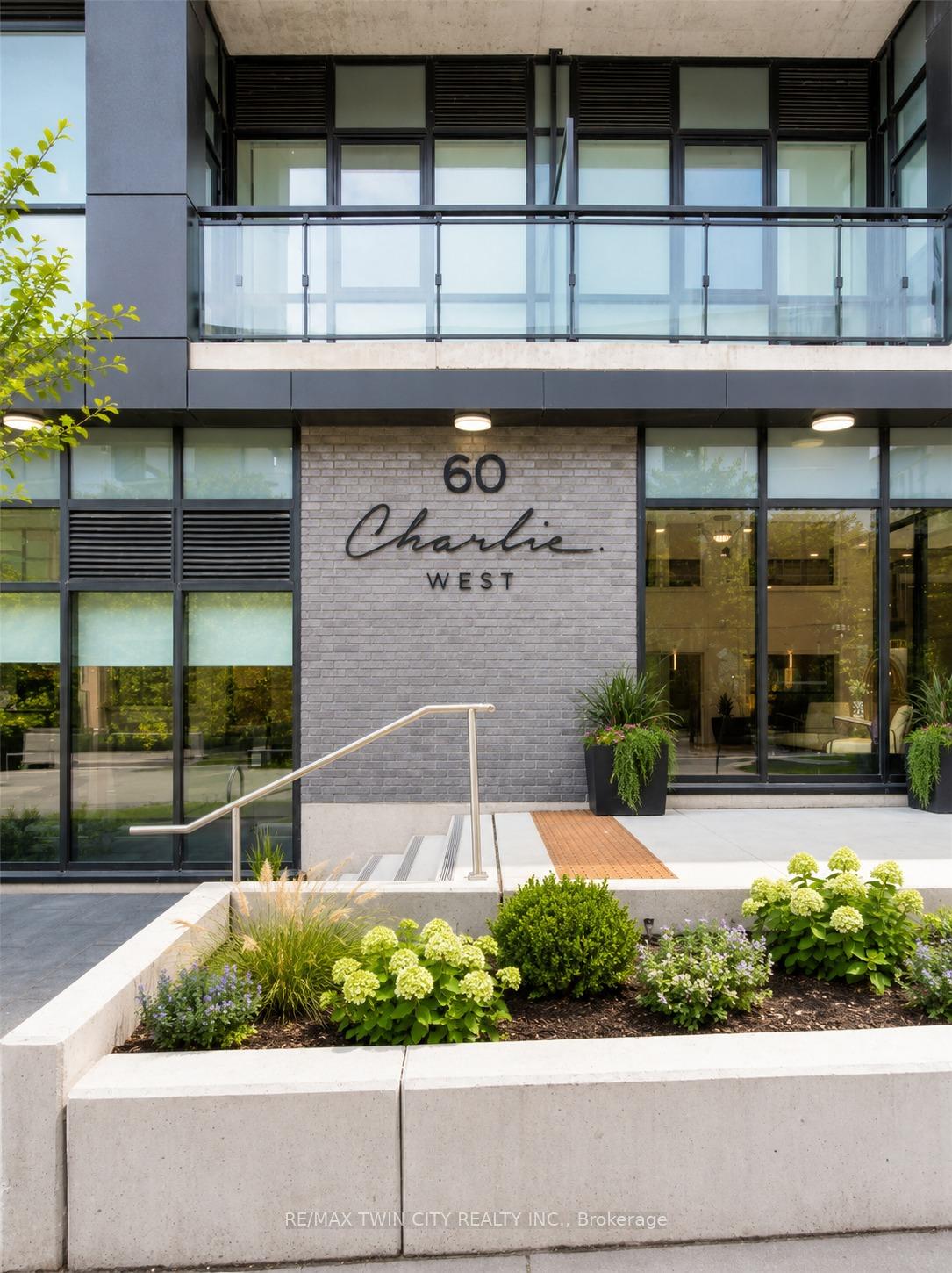 Photo 2 of Unit 1402, 60 Charles Street W, Kitchener, City Commercial Core — HOMEH