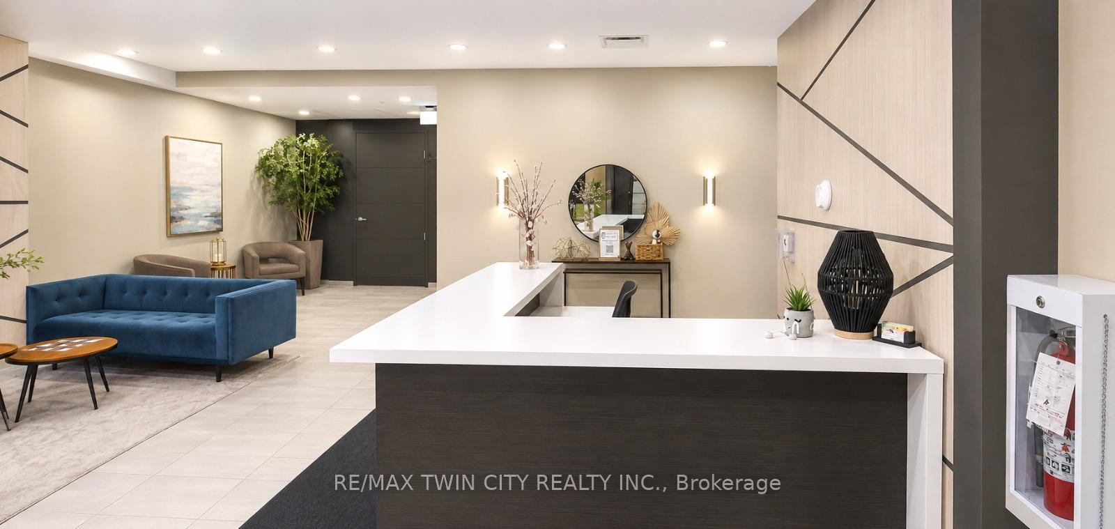 Photo 3 of Unit 1402, 60 Charles Street W, Kitchener, City Commercial Core — HOMEH