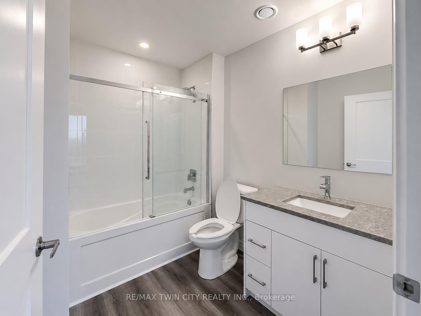 Photo 7 of Unit 1402, 60 Charles Street W, Kitchener, City Commercial Core — HOMEH
