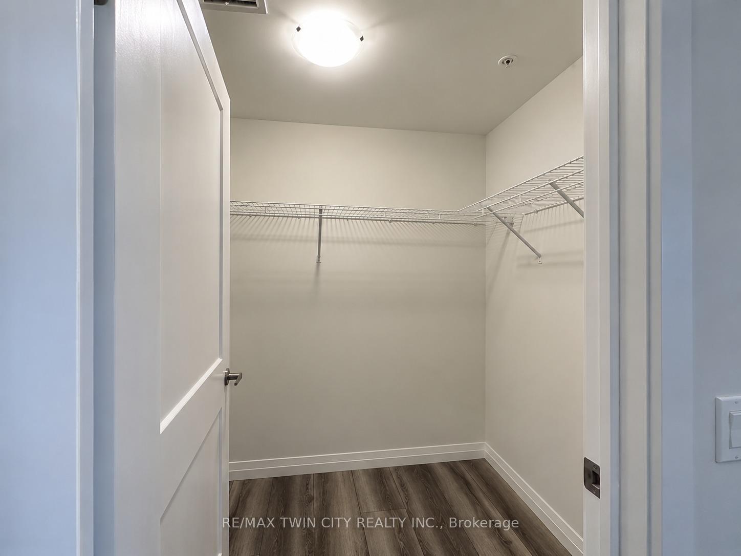 Photo 9 of Unit 1402, 60 Charles Street W, Kitchener, City Commercial Core — HOMEH