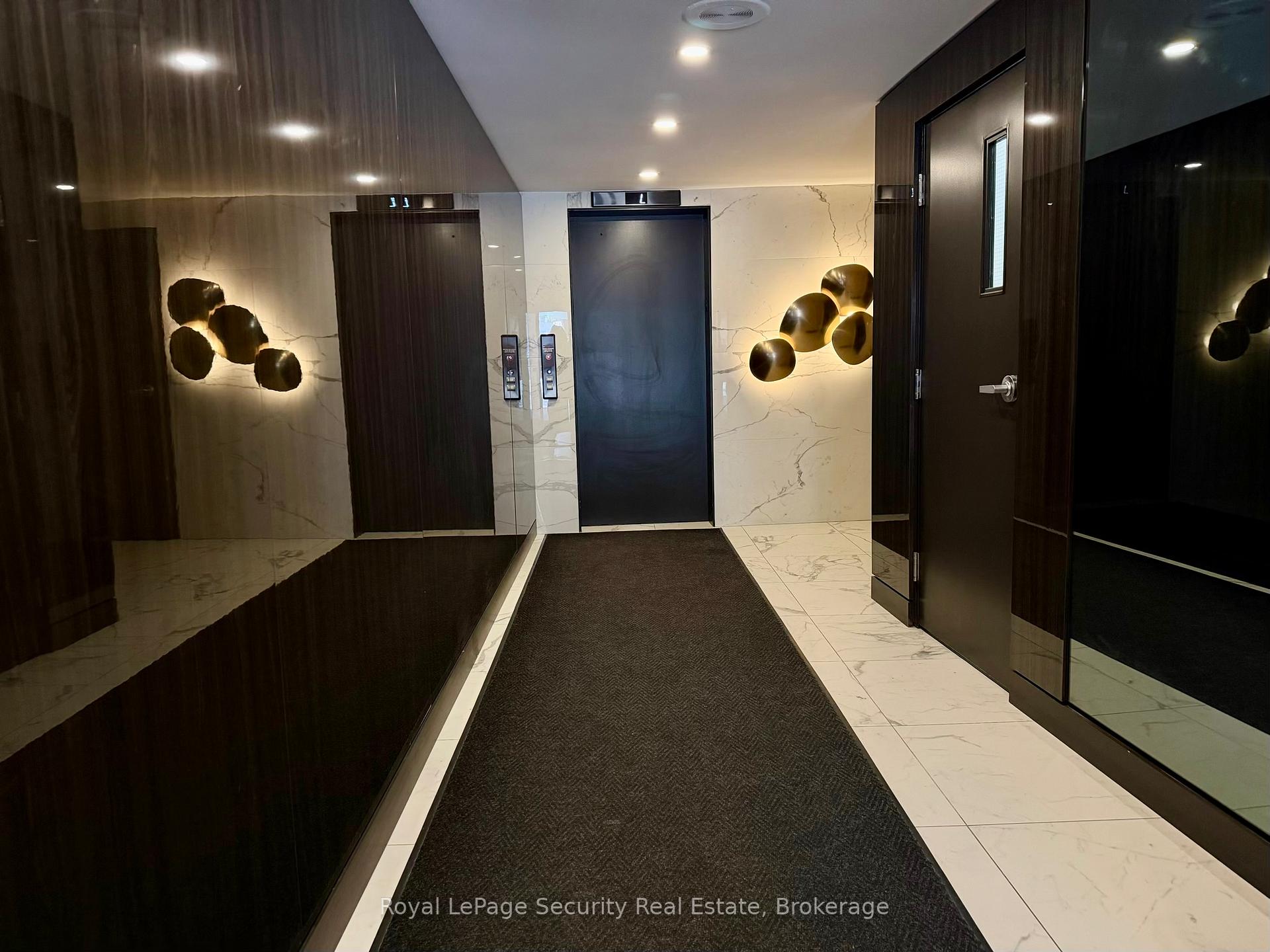 Photo 5 of Unit 10, 20 Glebe Road W, Toronto, Yonge-Eglinton — HOMEH