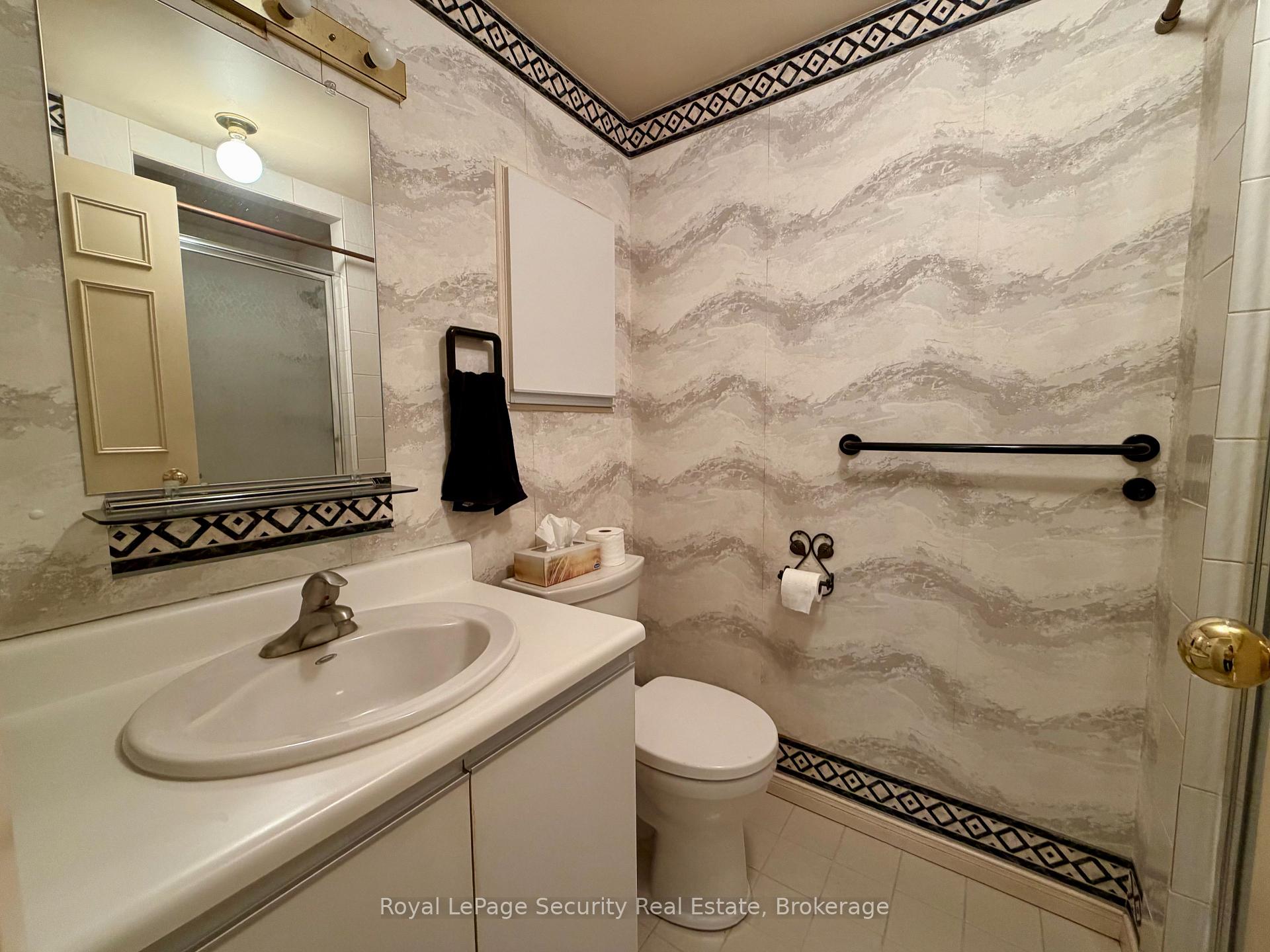 Photo 12 of Unit 10, 20 Glebe Road W, Toronto, Yonge-Eglinton — HOMEH