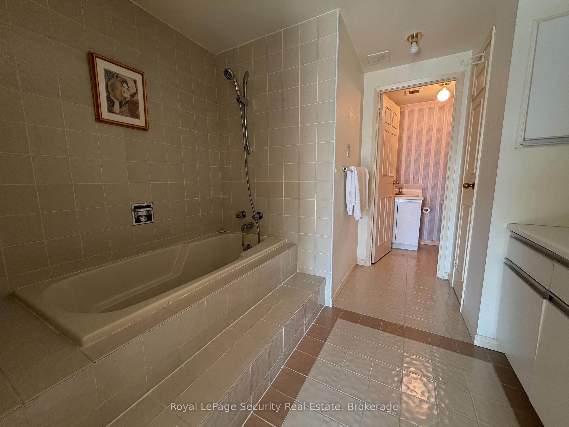 Photo 29 of Unit 10, 20 Glebe Road W, Toronto, Yonge-Eglinton — HOMEH