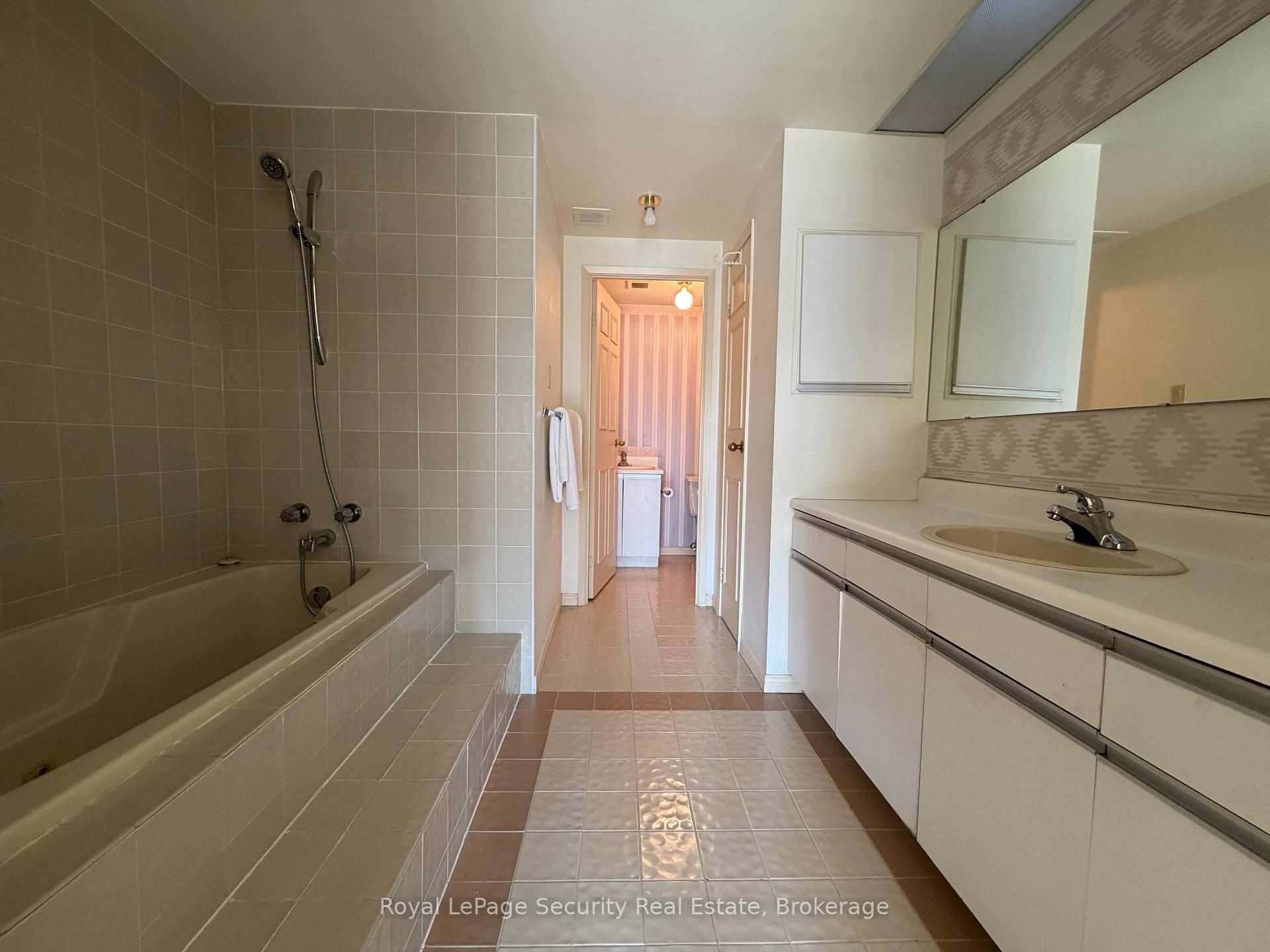 Photo 30 of Unit 10, 20 Glebe Road W, Toronto, Yonge-Eglinton — HOMEH