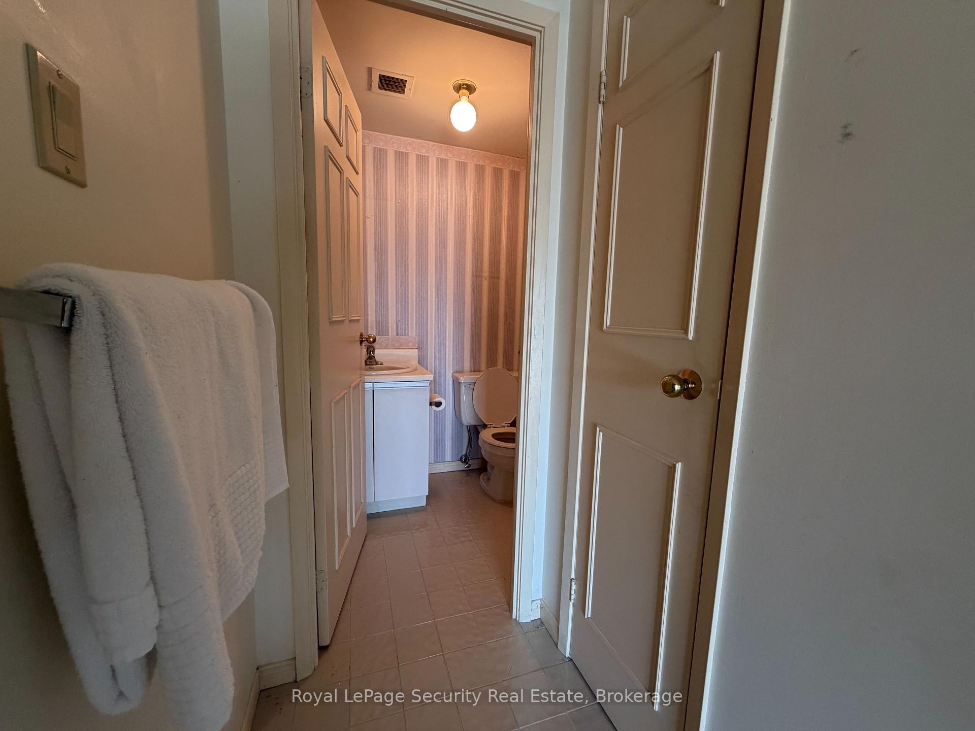 Photo 31 of Unit 10, 20 Glebe Road W, Toronto, Yonge-Eglinton — HOMEH