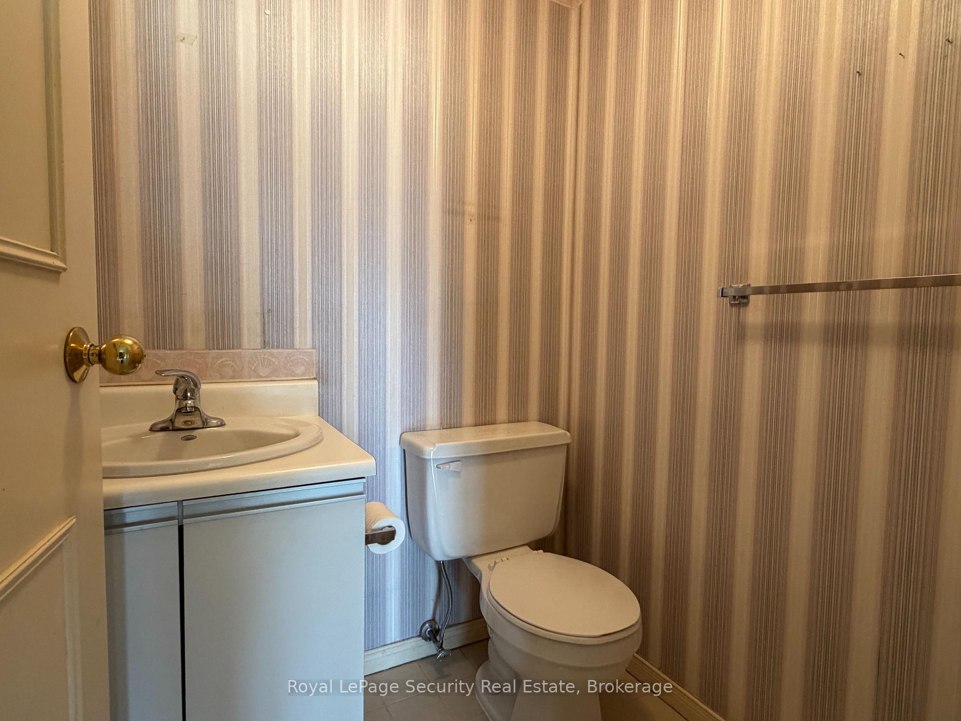 Photo 32 of Unit 10, 20 Glebe Road W, Toronto, Yonge-Eglinton — HOMEH