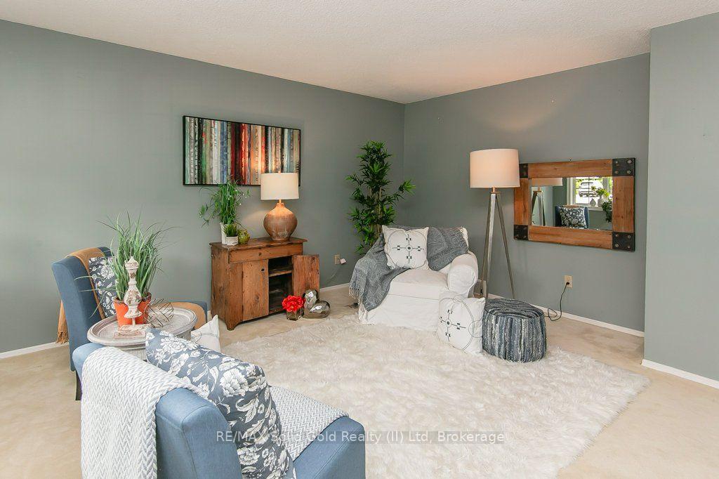 Photo 5 of 66 Shea Crescent, Kitchener, Laurentian Hills — HOMEH