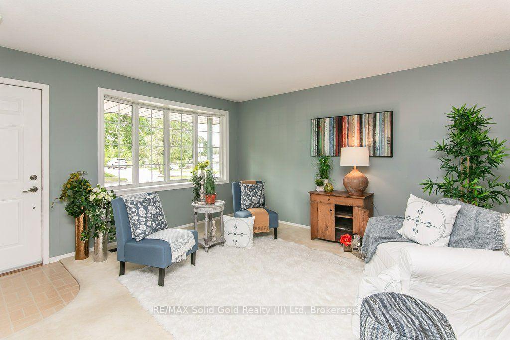Photo 6 of 66 Shea Crescent, Kitchener, Laurentian Hills — HOMEH