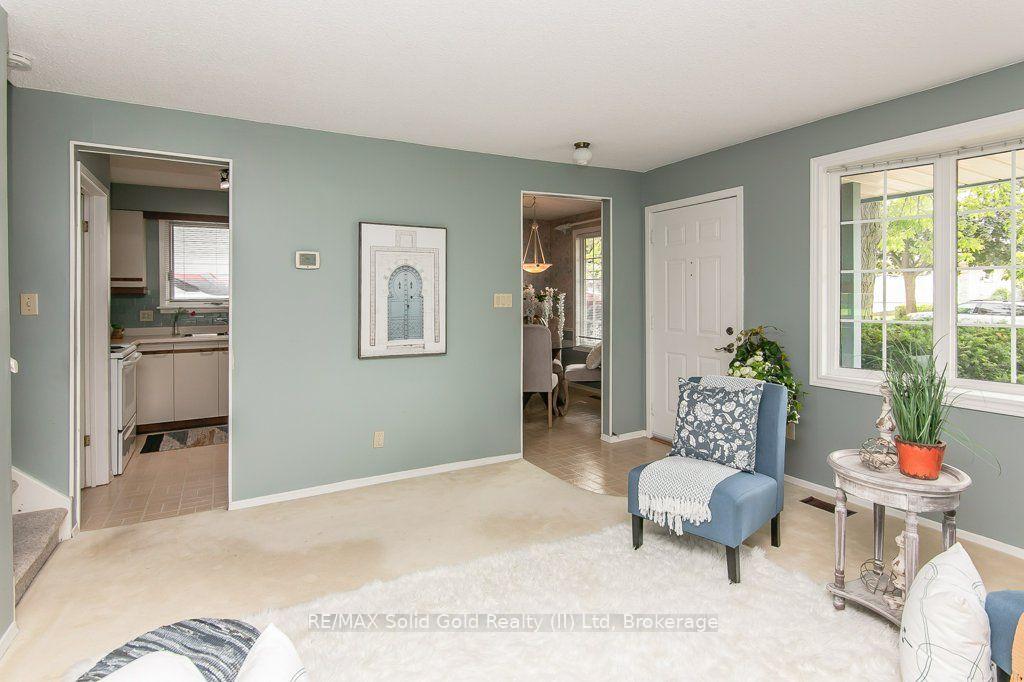 Photo 7 of 66 Shea Crescent, Kitchener, Laurentian Hills — HOMEH