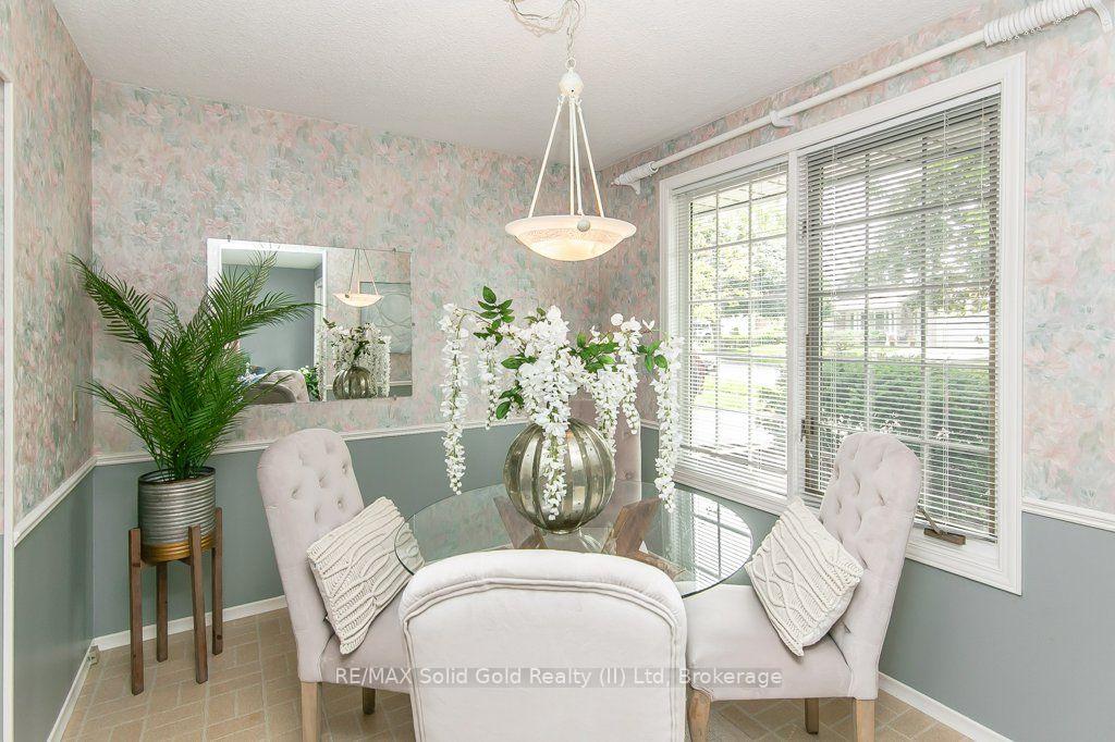 Photo 8 of 66 Shea Crescent, Kitchener, Laurentian Hills — HOMEH