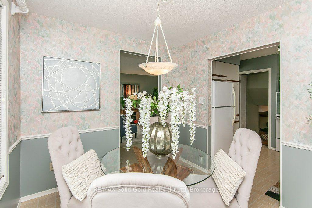 Photo 9 of 66 Shea Crescent, Kitchener, Laurentian Hills — HOMEH
