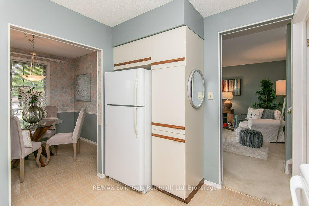 Photo 11 of 66 Shea Crescent, Kitchener, Laurentian Hills — HOMEH