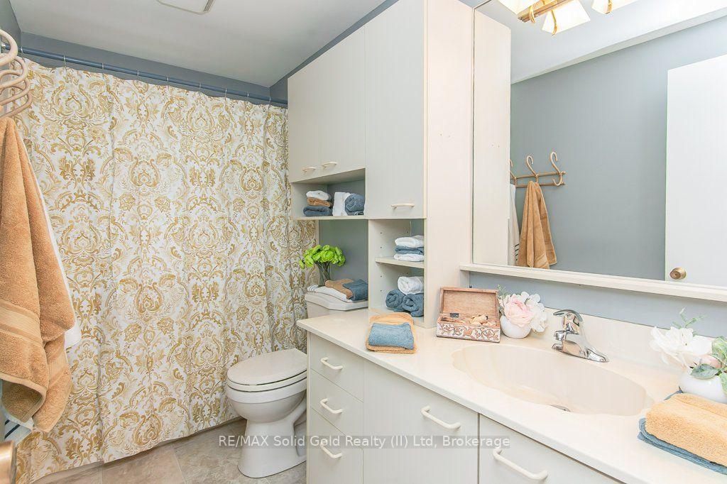Photo 15 of 66 Shea Crescent, Kitchener, Laurentian Hills — HOMEH