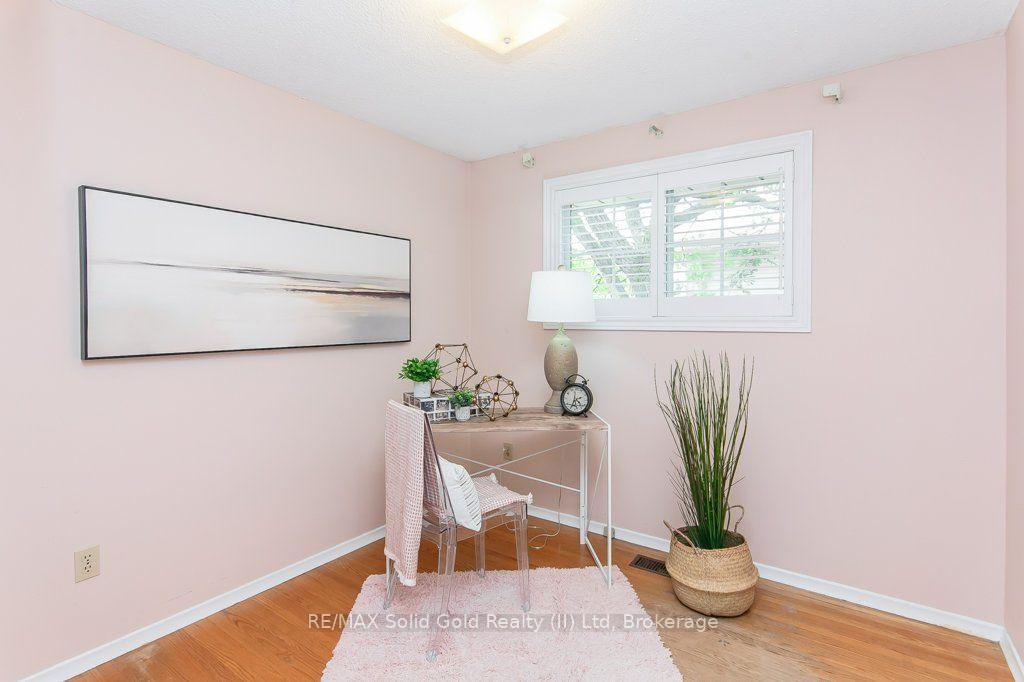 Photo 17 of 66 Shea Crescent, Kitchener, Laurentian Hills — HOMEH