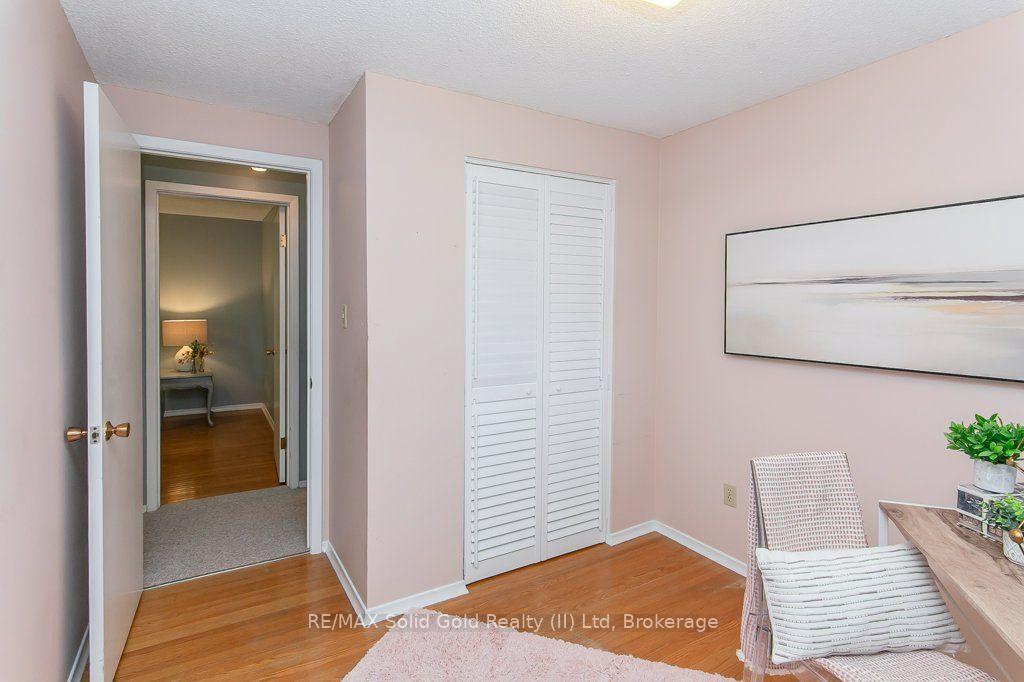 Photo 18 of 66 Shea Crescent, Kitchener, Laurentian Hills — HOMEH