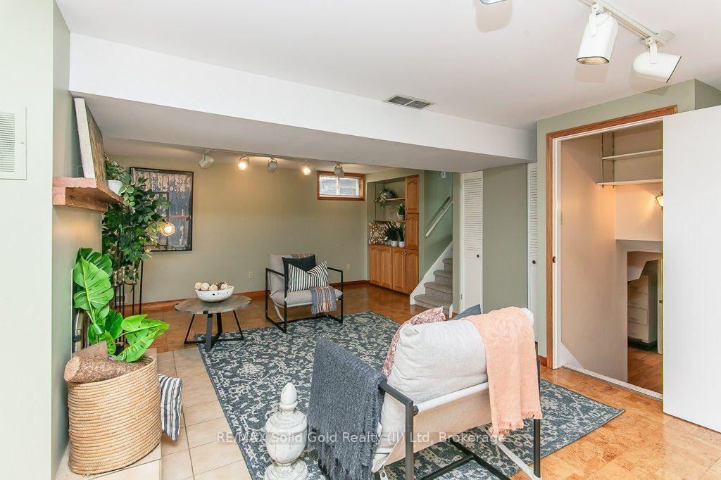 Photo 24 of 66 Shea Crescent, Kitchener, Laurentian Hills — HOMEH