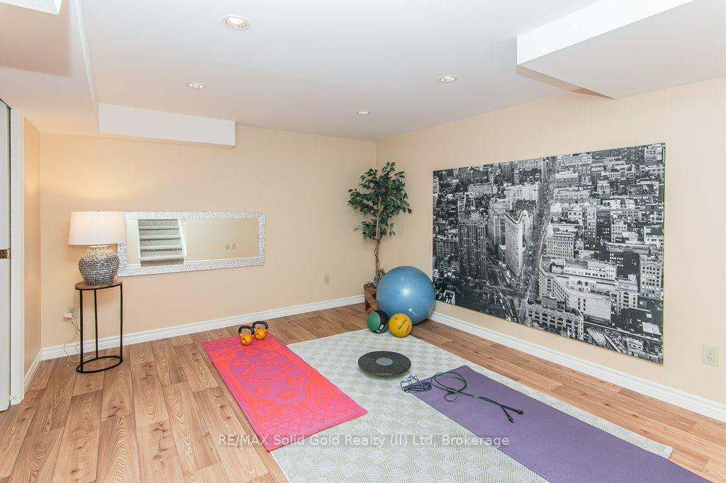 Photo 25 of 66 Shea Crescent, Kitchener, Laurentian Hills — HOMEH