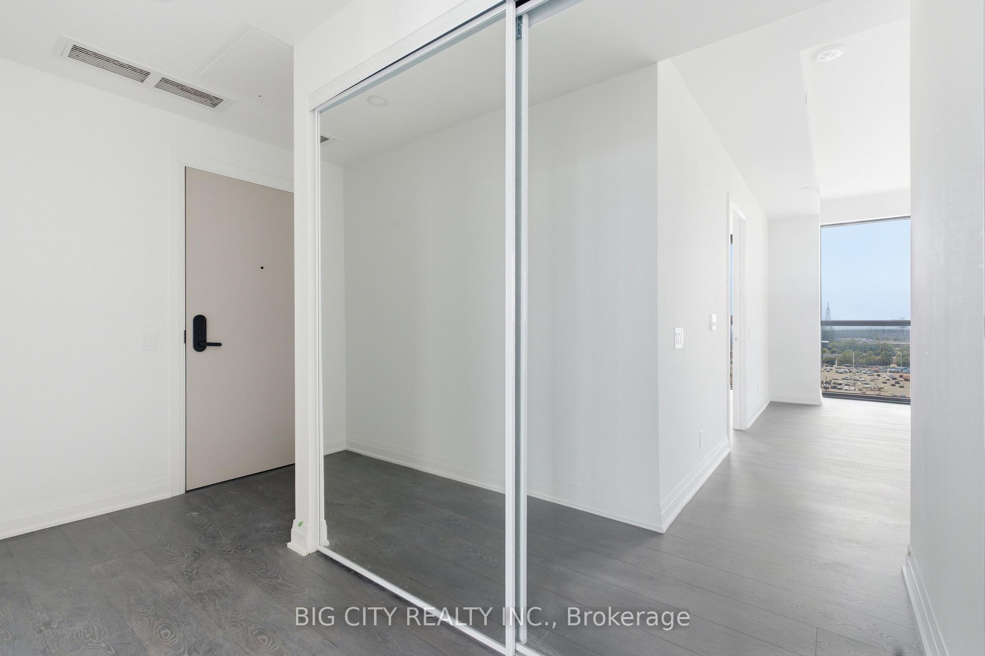 Photo 3 of Unit 1010, 25 Frederick Todd Way, Toronto, Leaside — HOMEH