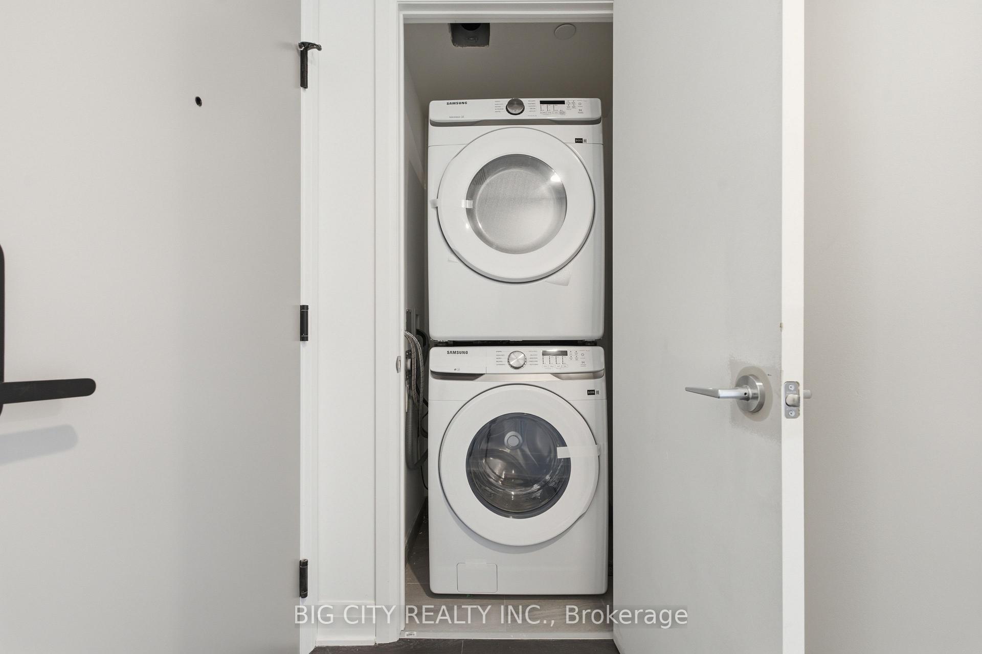 Photo 4 of Unit 1010, 25 Frederick Todd Way, Toronto, Leaside — HOMEH