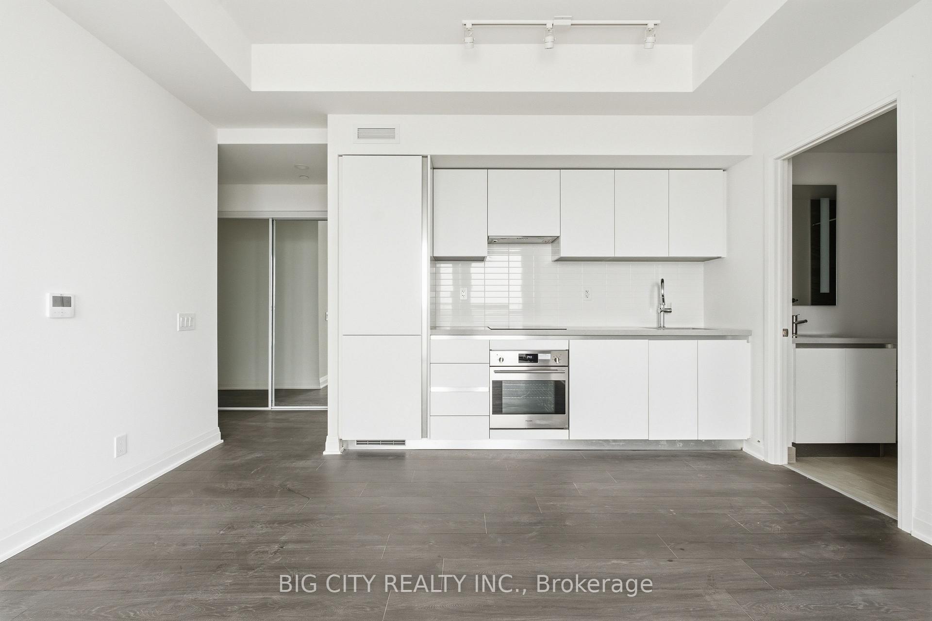 Photo 7 of Unit 1010, 25 Frederick Todd Way, Toronto, Leaside — HOMEH