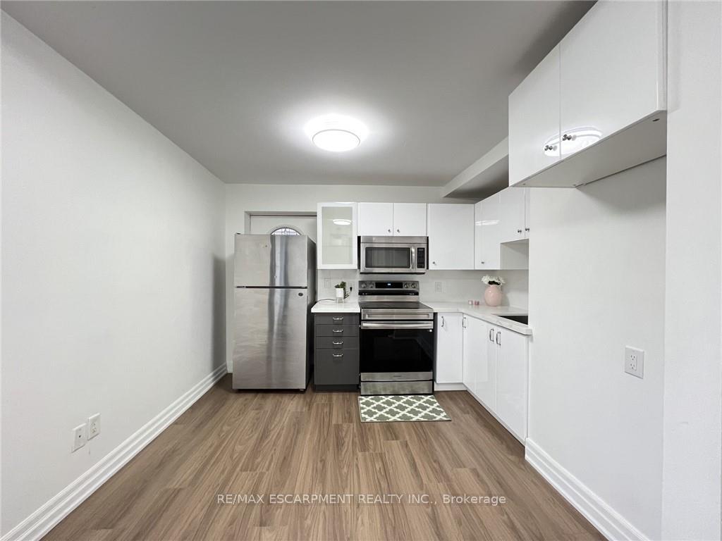 Photo 4 of Unit UPPER, 1164 Cannon Street E, Hamilton, Crown Point — HOMEH