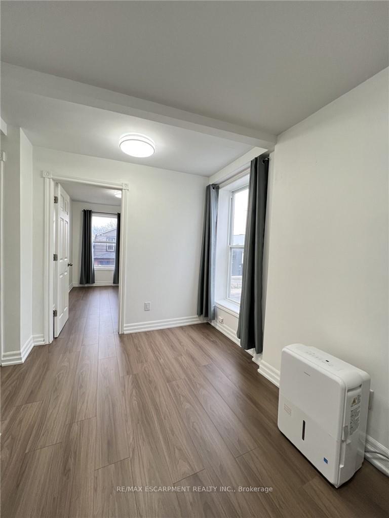 Photo 6 of Unit UPPER, 1164 Cannon Street E, Hamilton, Crown Point — HOMEH