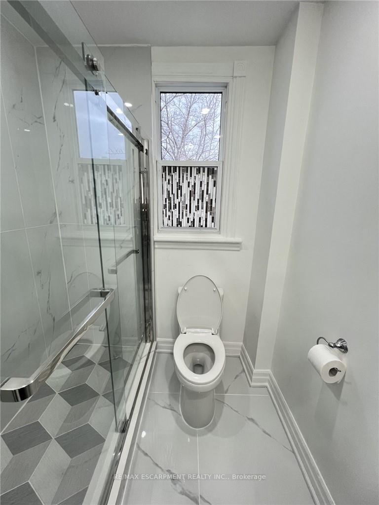 Photo 7 of Unit UPPER, 1164 Cannon Street E, Hamilton, Crown Point — HOMEH