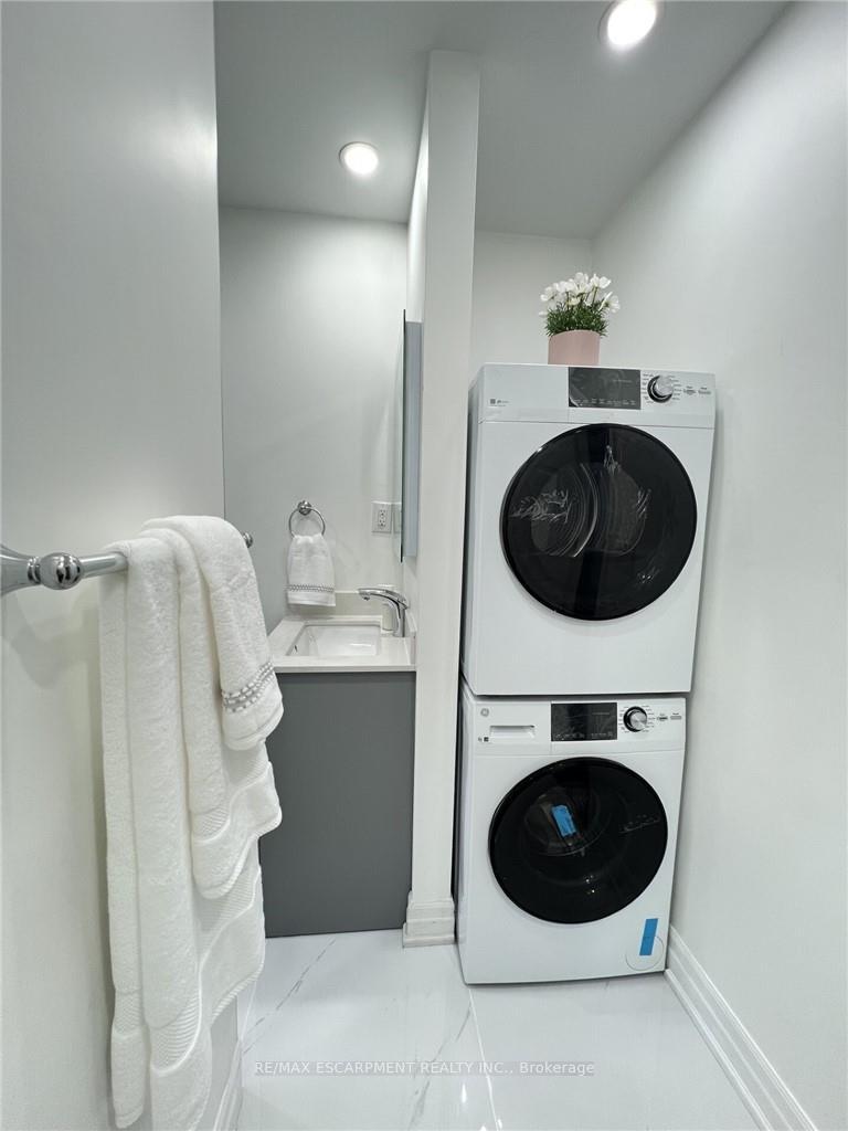 Photo 8 of Unit UPPER, 1164 Cannon Street E, Hamilton, Crown Point — HOMEH