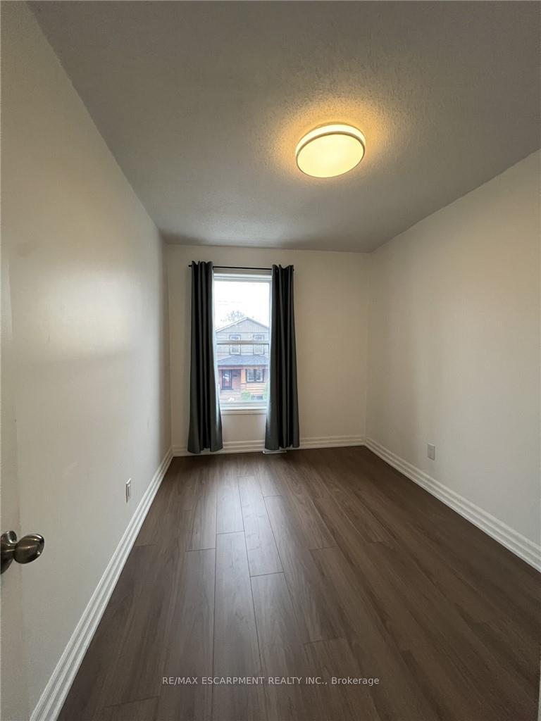 Photo 9 of Unit UPPER, 1164 Cannon Street E, Hamilton, Crown Point — HOMEH