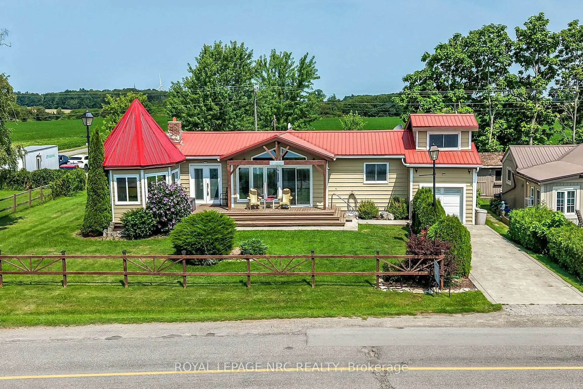Photo 2 of 817 Lakeshore Road, Haldimand — HOMEH