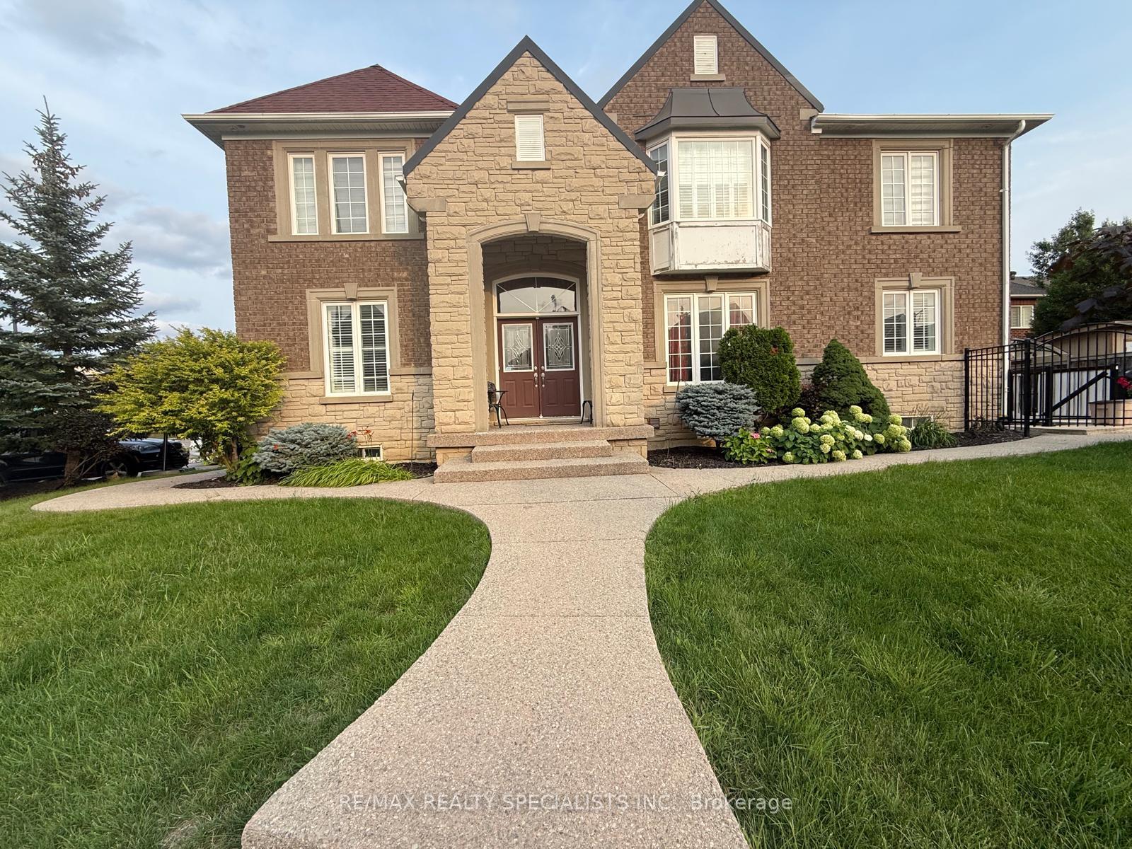 Photo 1 of 12 Donherb Crescent, Caledon, Rural Caledon — HOMEH