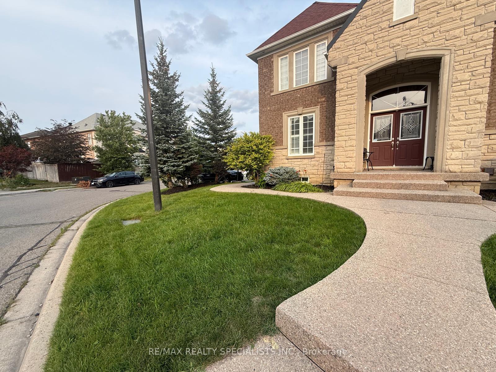 Photo 2 of 12 Donherb Crescent, Caledon, Rural Caledon — HOMEH