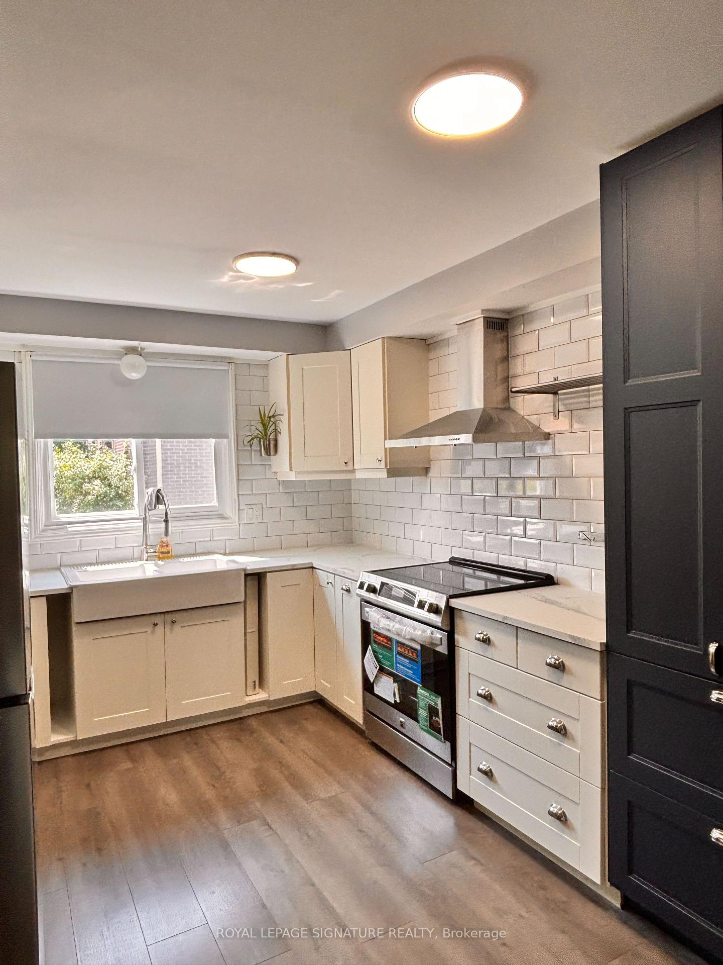 Photo 1 of Unit 35, 41 Nadia Place, Oakville, College Park — HOMEH
