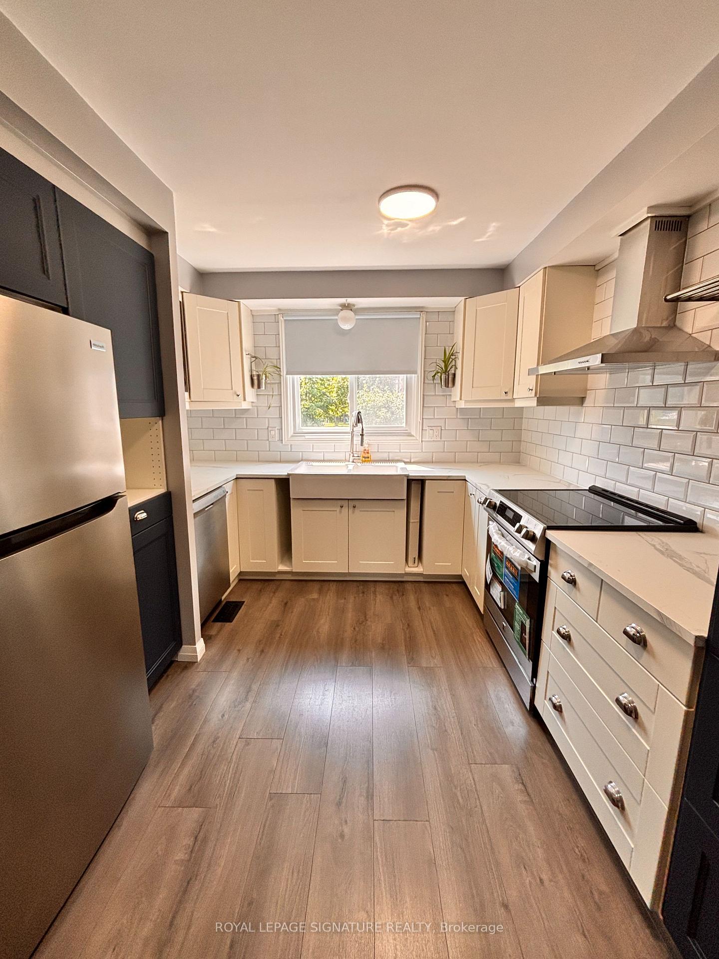 Photo 3 of Unit 35, 41 Nadia Place, Oakville, College Park — HOMEH