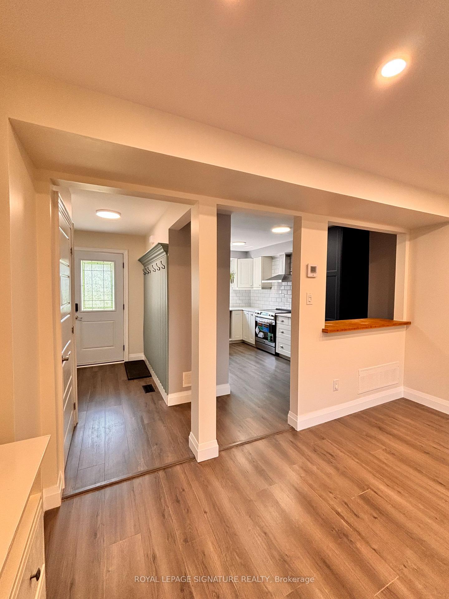 Photo 5 of Unit 35, 41 Nadia Place, Oakville, College Park — HOMEH