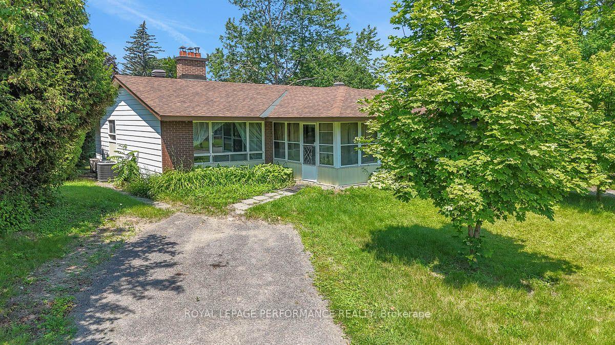 Photo 3 of 2707 Ulster Crescent, Ottawa, Riverside Park — HOMEH