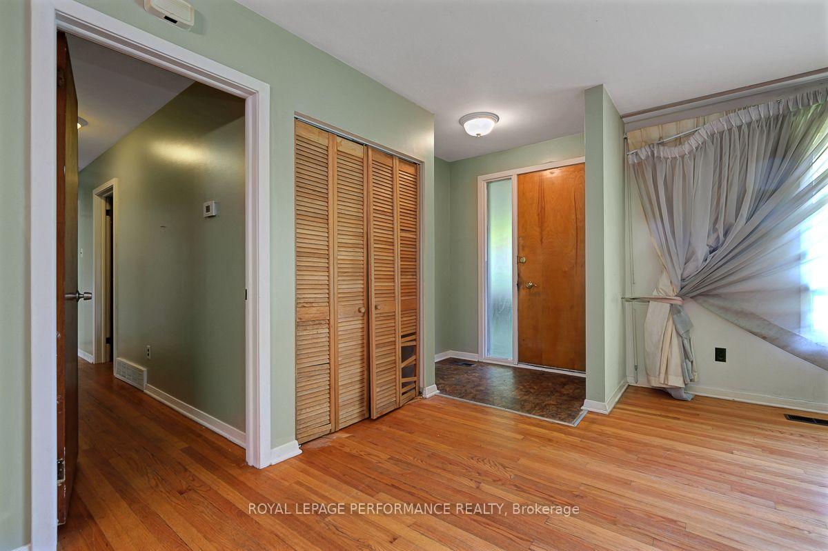 Photo 10 of 2707 Ulster Crescent, Ottawa, Riverside Park — HOMEH