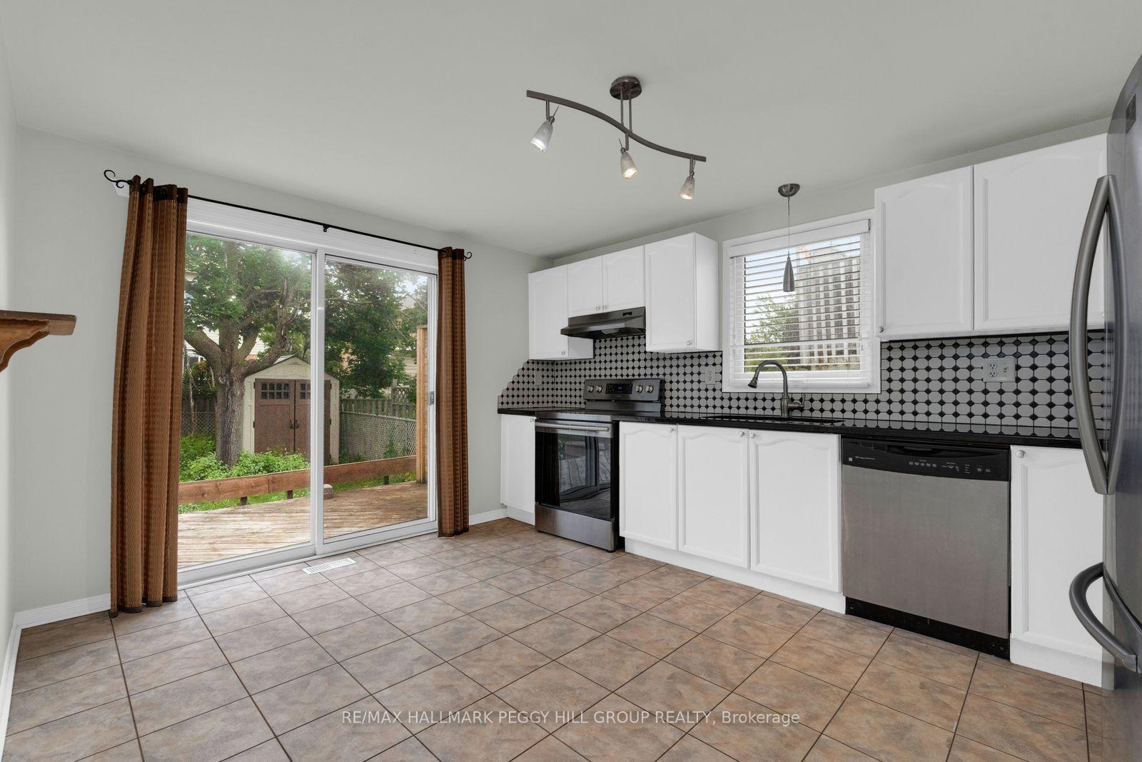 Photo 4 of 27 Finlay Road, Barrie, West Bayfield — HOMEH
