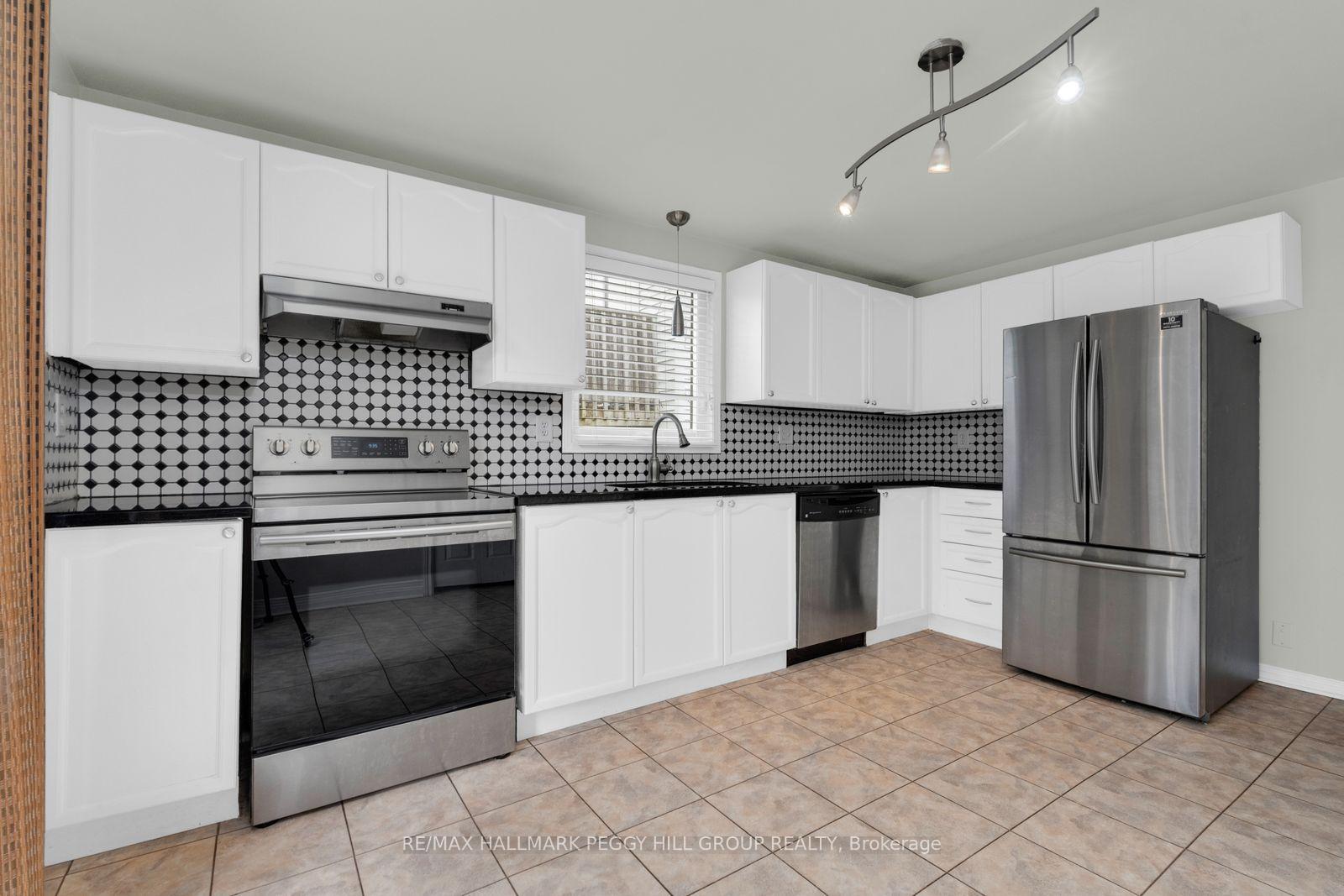 Photo 5 of 27 Finlay Road, Barrie, West Bayfield — HOMEH