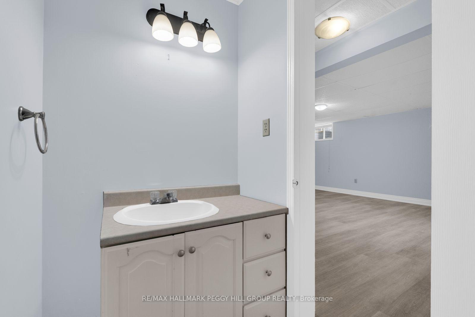 Photo 10 of 27 Finlay Road, Barrie, West Bayfield — HOMEH