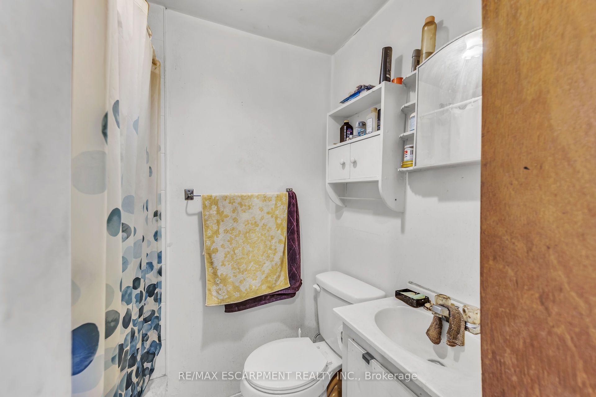 Photo 11 of 1367 Cannon Street E, Hamilton, Crown Point — HOMEH